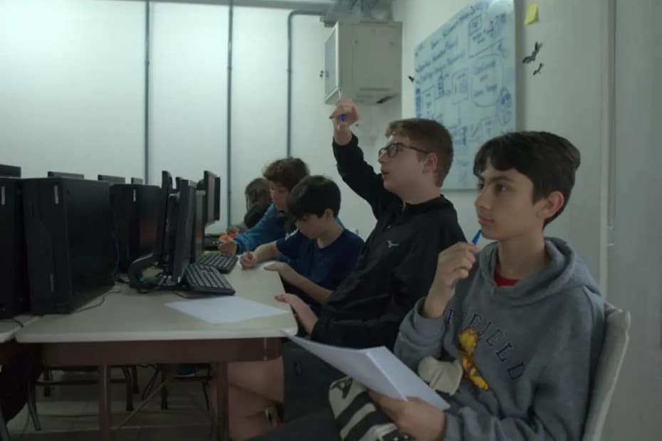 Oficina em Florianópolis capacita jovens para o mercado de jogos digitais e estimula a criatividade