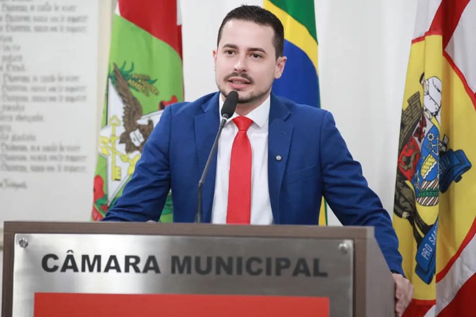 Blumenau aprova lei de Jean Volpato que combate a cobrança abusiva de guincho